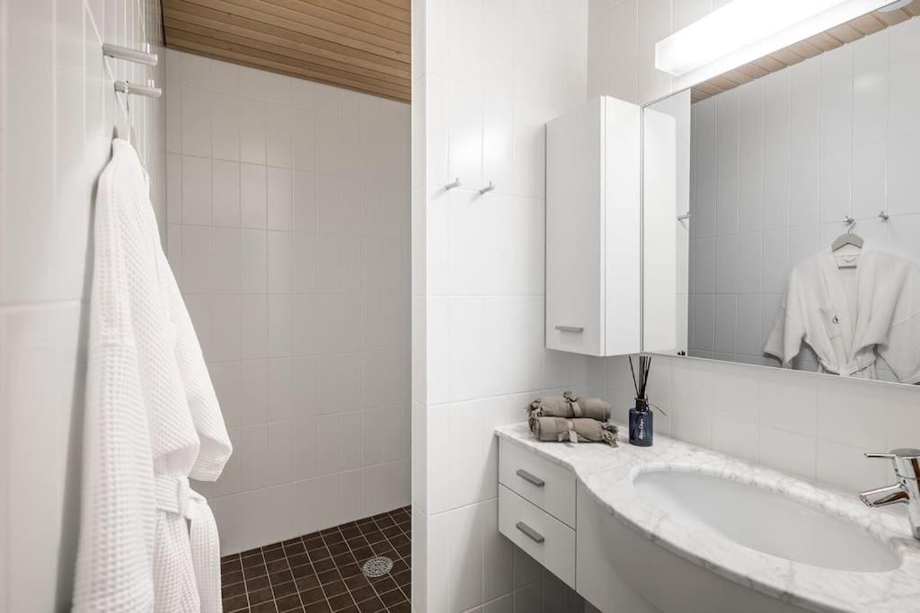 Spacious Home With Four Terrace, Sauna, Sea View Helsinki Buitenkant foto